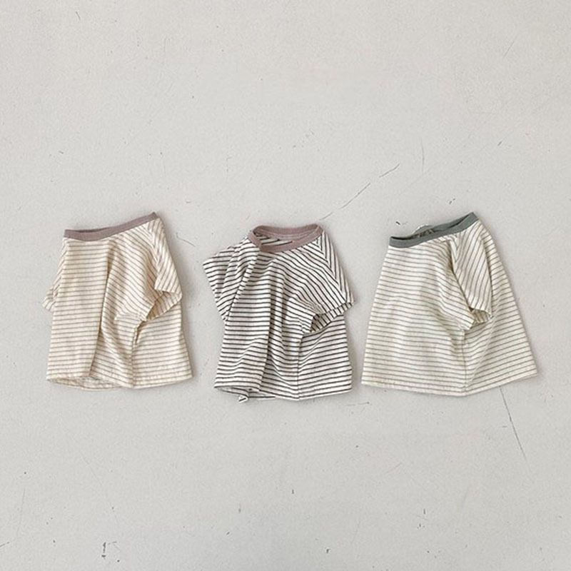 พร้อมส่ง เสื้อยืดแขนสั้นลําลอง ลายทาง สไตล์เกาหลี สําหรับเด็กผู้ชาย และผู้หญิง