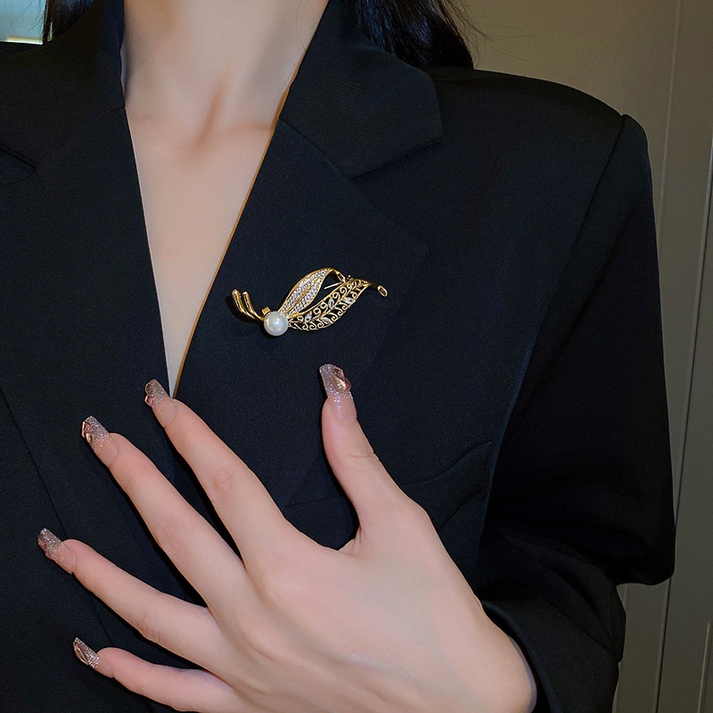 เข็มกลัด โลหะผสม ประดับไข่มุก เพทาย รูปใบไม้ คุณภาพสูง แฟชั่นสําหรับผู้หญิง - รูปที่ 3