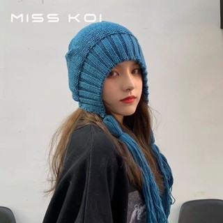 Misskoi [พร้อมส่ง] หมวกผ้าขนสัตว์ถัก ประดับพู่ยาว ให้ความอบอุ่น ป้องกันหู แฟชั่นฤดูใบไม้ร่วง ฤดูหนาว สําหรับผู้หญิง