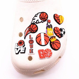 การ์ตูน Nba Jibbitz Basketball Jibits สําหรับ Croc Pin Kobe Bryant Shoe Charms Sport Croc Jibbits สําหรับเด็ก รองเท้า อุปกรณ์เสริมตกแต่ง