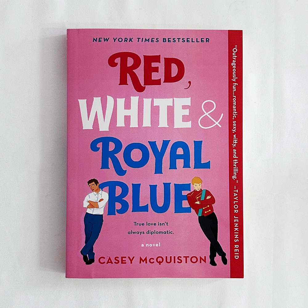 Red, White & Royal Blue Red White and Royal Blue สีแดง สีขาว และสีน้ําเงิน โดย Casey McQuiston สีแดง สีขาว และสีน้ําเงิน USA TODAY สินค้าขายดี