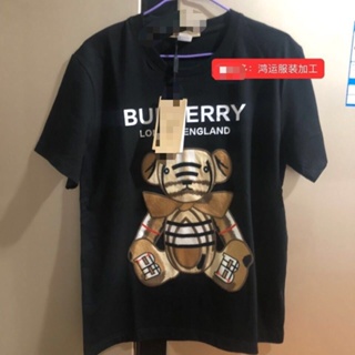 [Official]Burberry เสื้อยืดคอกลม แขนสั้น ผ้าฝ้าย 100% พลัสไซซ์ S-5XL สําหรับผู้ชาย และผู้หญิงจัดส่งรวดเร็ว