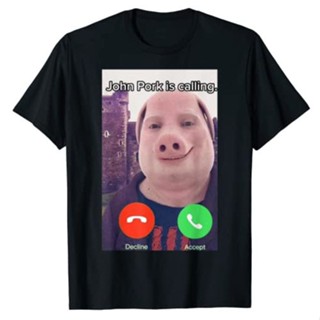 เสื้อยืด พิมพ์ลายกราฟฟิค John Pork Is Calling Funny Answer Call Phone Humor Pig Meme เหมาะกับของขวัญ สําหรับคู่รัก