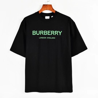 [Official]Burberry (Label) เสื้อยืดแขนสั้น ผ้าฝ้ายแท้ สไตล์ใหม่ สําหรับทุกเพศ 22 แบบ