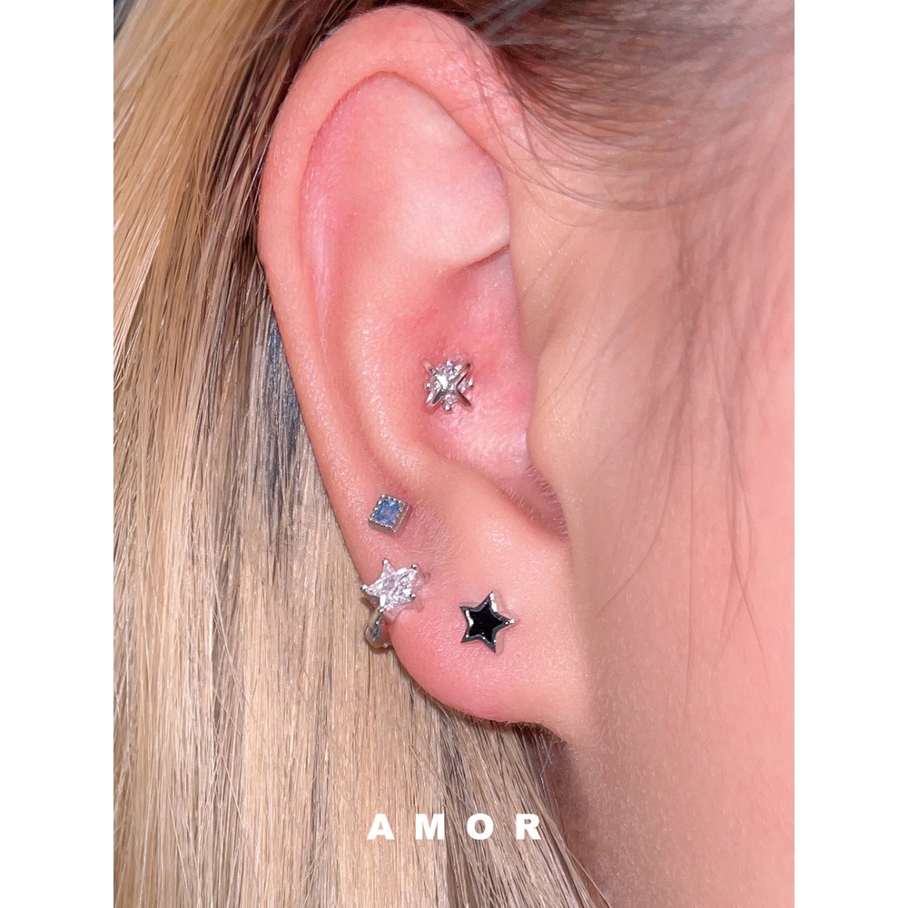 Star Ear Stud Ear Buckle ต่างหูสีดําและสีขาว