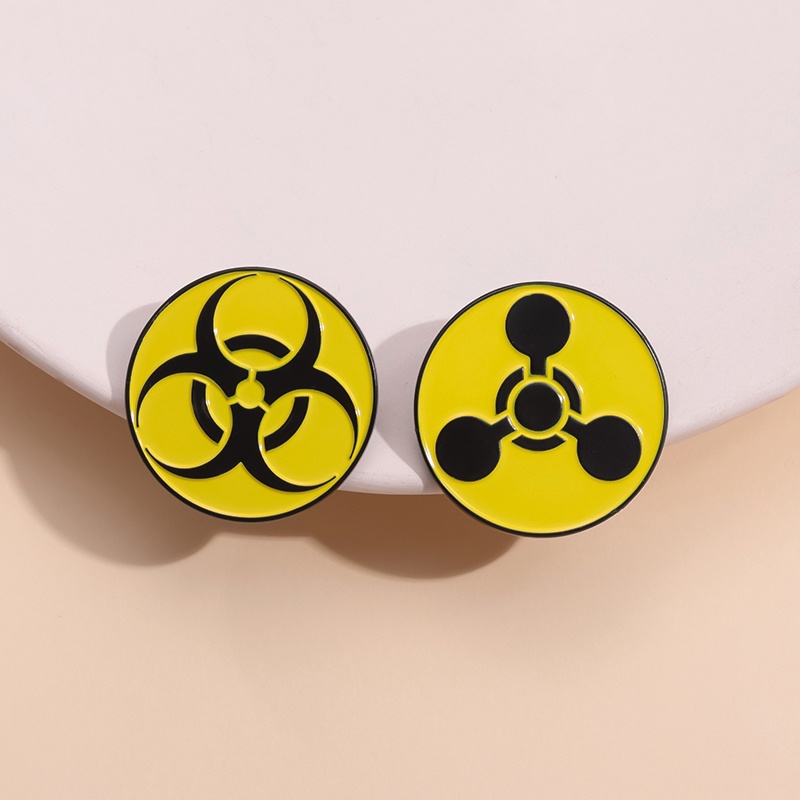 เข็มกลัด รูปการ์ตูนโลโก้เตือนภัย เครื่องประดับ สําหรับเพื่อน - รูปที่ 7