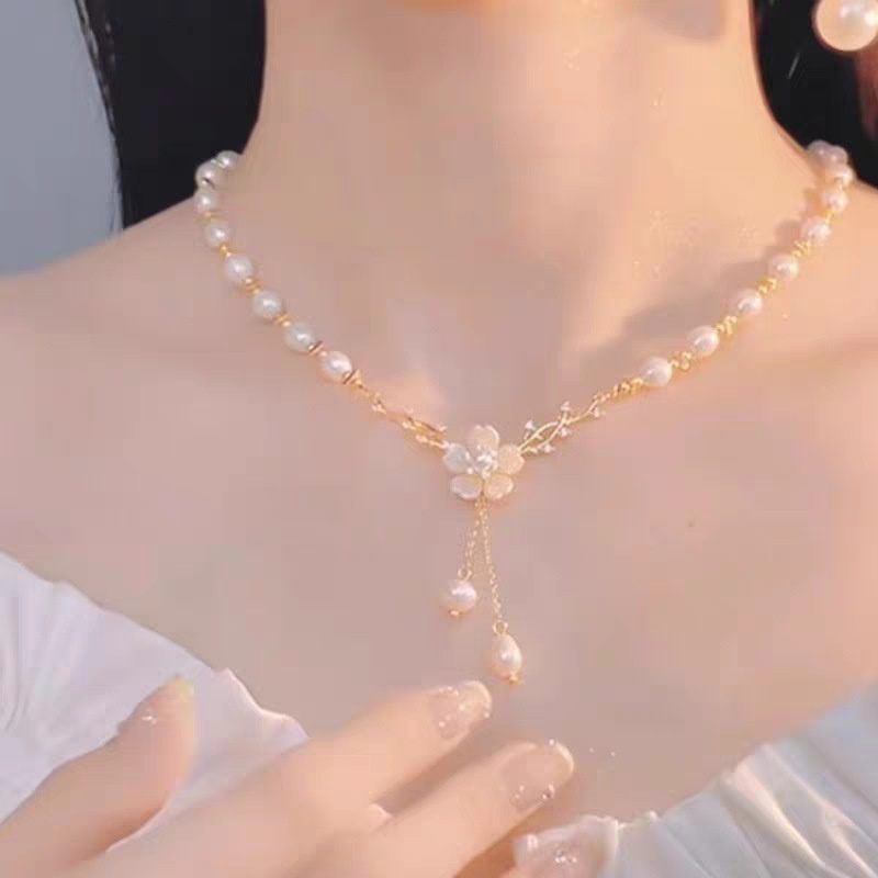 แฟชั่นสร้อยคอมุกหญิงดอกไม้กระดูกไหปลาร้าโซ่สร้อยคอระดับไฮเอนด์