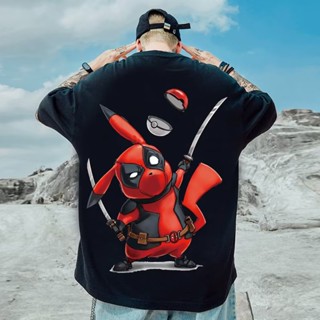 HOT QG เสื้อยืด พิมพ์ลายกราฟฟิค Deadpool Pikachu ทรงหลวม ขนาดใหญ่ สไตล์เรโทร แฟชั่นคลาสสิก สําหรับผู้ชาย ไซซ์ M-5XL 6XL