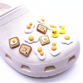 Jibitz Crocs จี้รูปขนมปังทอดไข่ดาวน่ารัก เครื่องประดับ สําหรับตกแต่งรองเท้า