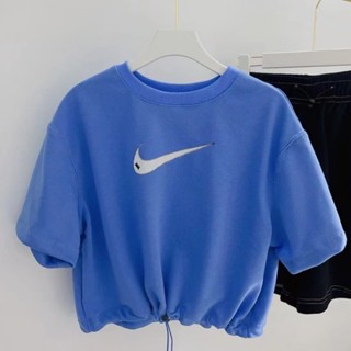 Nike ของแท้ 100% เสื้อยืดลําลอง แขนสั้น พิมพ์ลาย ทรงหลวม ระบายอากาศ เซ็กซี่ แฟชั่นสําหรับสตรี