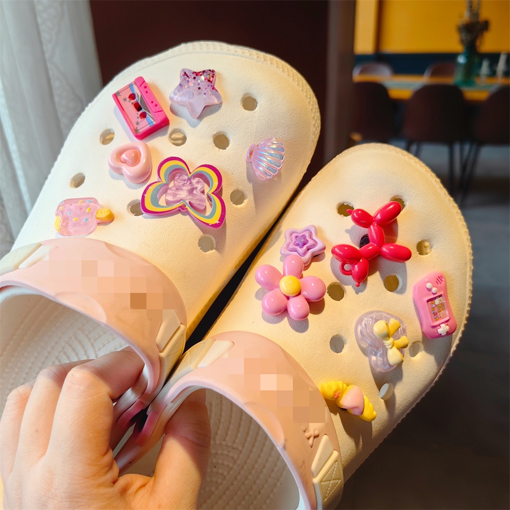 การ์ตูนดอกไม้ผีเสื้อ jibbits ชุดสําหรับ designks Barbie design Charm เกมคอนโซลออกแบบ Chain Heart Star Jbitz สําหรับเด็กรองเท้า Charms Pin ตกแต่ง