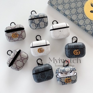 เคสหูฟังบลูทูธ แบบหนังแข็ง กันกระแทก ลายโลโก้โลหะ แฟชั่นหรูหรา สําหรับ Apple Airpods 1 2 3rd Pro Airpods Pro 2