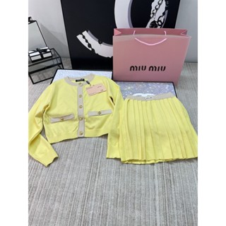 EMP7 MIU MIU 2023 girls style label letter Jacquard logo decorative knitted top pleated skirt suit