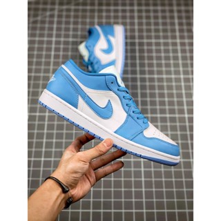 Air Jordan 1 "UNC" AJ1 รองเท้ากีฬา รองเท้าบาสเก็ตบอล ข้อสั้น สไตล์เรโทร คลาสสิก สําหรับผู้ชาย และผู้หญิง