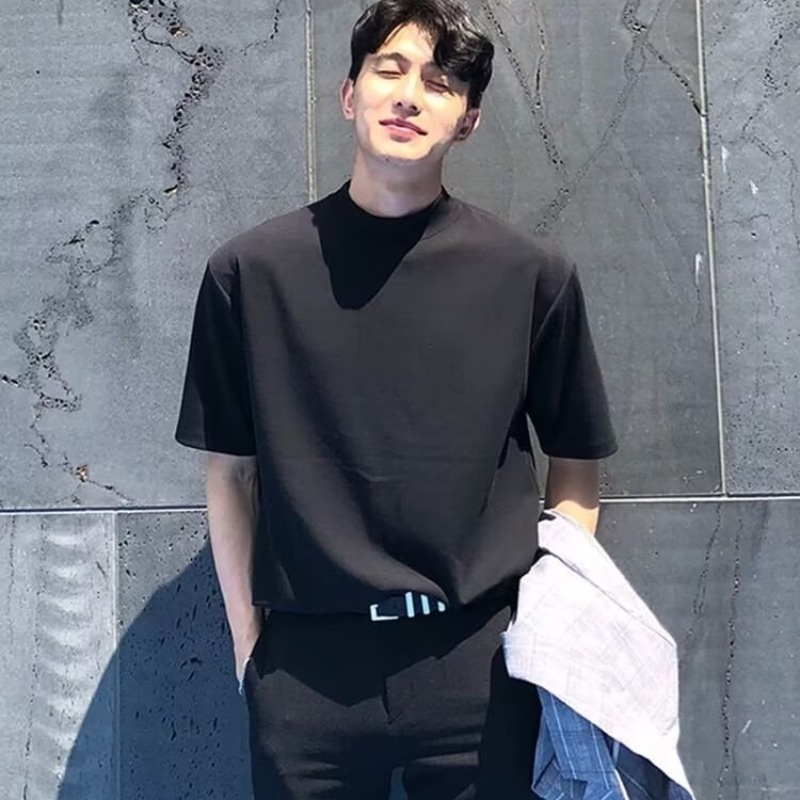 เสื้อยืดคอกลมกลางผู้ชายแฟชั่นสตรีทสวมฤดูร้อนเยาวชนยอดนิยมสไตล์เมืองประจําวัน