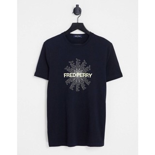 XNRเสื้อยืดครอปเสื้อยืดพิมพ์ลายแฟชั่นFred Perry Graphic T-Shirt in NavyS-5XL