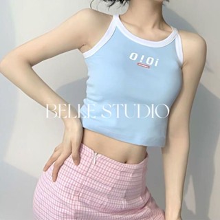 BELLE STUDIO เสื้อสายเดี่ยว เสื้อครอปพิมพ์ลายตัวอักษรสีน้ำเงินสไตล์เกาหลี BEL055