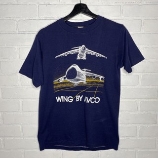 เสื้อยืด พิมพ์ลายเครื่องบิน ยุค 80s Wing By AVCO Jet สไตล์วินเทจ ขนาดกลาง          