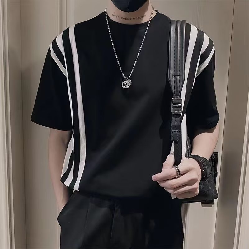 เสื้อยืดลําลอง แขนสั้น คอกลม ทรงหลวม ลายทางแนวตั้ง สีขาว สไตล์เกาหลี สําหรับผู้ชาย วัยรุ่น