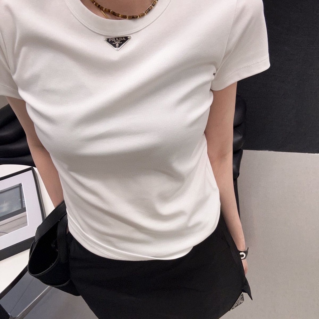 พร้อมส่ง เสื้อยืดแขนสั้น คอกลม พิมพ์ลายโลโก้สามเหลี่ยม เข้ากับทุกการแต่งกาย สําหรับผู้หญิง