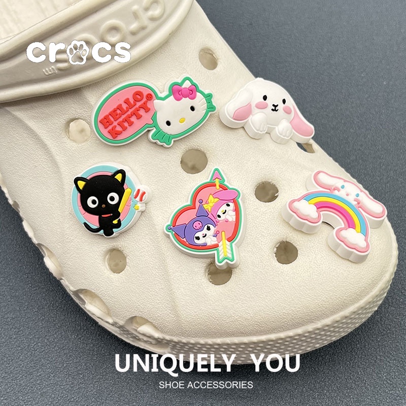 ใหม่ Crocs jibbitz หัวเข็มขัดรองเท้า Sanrio ซีรีส์รูรองเท้าดอกไม้ Crocs เสน่ห์การ์ตูนแอนิเมชั่นรองเท้าหัวเข็มขัดรองเท้าแตะอุปกรณ์เสริม
