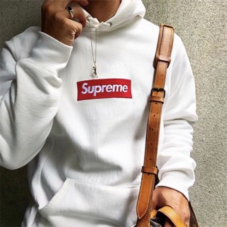 Supreme ของแท้ 100% เสื้อกันหนาว มีฮู้ด ปักลายป้ายฉลาก สีแดง สไตล์สตรีท เรียบง่าย แฟชั่น สําหรับผู้ชาย คู่รัก เล่นสเก็ตบอร์ด