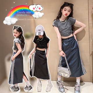 ชุดเดรสเสื้อยืดแขนสั้น กระโปรงยาว ทรงเอ ลายทาง ออกแบบดี แบบผูกเชือก แฟชั่นฤดูร้อน สําหรับเด็กผู้หญิง มีสองชิ้น