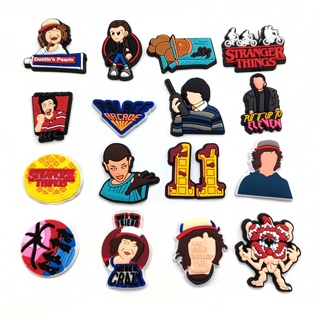 【Hot Stranger Things series】ใหม่ รองเท้าแตะ PVC ลายการ์ตูนกราฟฟิติ น่ารัก DIY สําหรับตกแต่งสวน