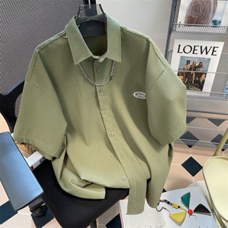 เสื้อเชิ้ต ลายวาฟเฟิล แต่งสายโซ่ สีพื้น สําหรับผู้ชาย