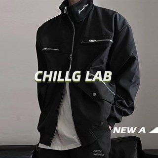 CHILLG LAB เสื้อแจ็คเก็ตผู้ชาย เสื้อแจ็คเก็ตสีทึบ ชุดเบสบอล สไตล์อเมริกัน ไฮสตรีท ซิป ออกแบบหลายกระเป๋า ช่องหลวม