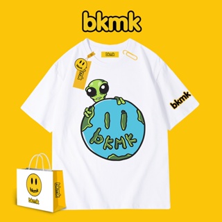 Bkmk เสื้อยืดแขนสั้น ลายเอเลี่ยน หน้ายิ้ม ทรงหลวม แนวสตรีท เหมาะกับฤดูใบไม้ผลิ และฤดูร้อน สําหรับผู้ชาย และผู้หญิง