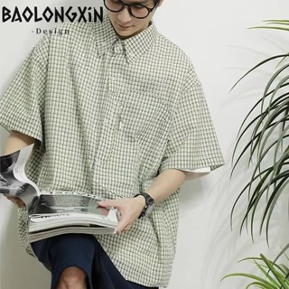 BAOLONGXIN เสื้อเชิ้ตผู้ชายญี่ปุ่นหลวมแสงลายสก๊อตลายสก๊อตเครื่องมือแขนสั้นคู่ลำลองย้อนยุคท็อปส์ซู