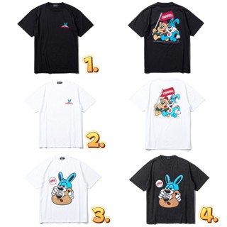 เสื้อยืดผ้าฝ้ายพิมพ์ลายขายดี [พร้อมส่ง แท้💯] เสื้อยืด CARNIVAL SS23 BERNIE &amp; FRIEND T-SHIRT / BITE BUNNY OVS มือ1