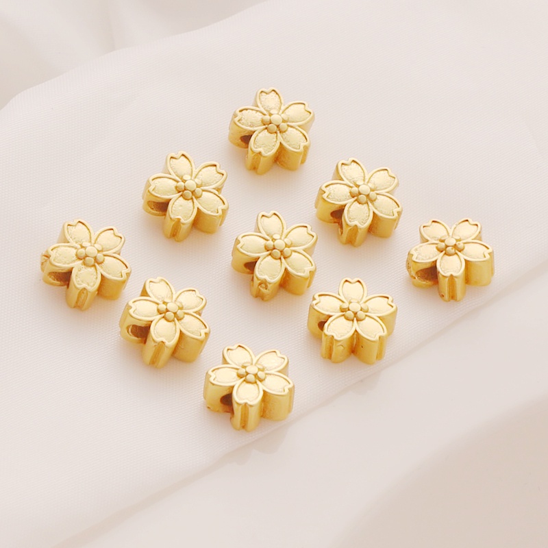 Spacer ลูกปัด Cherry Blossom diy 18k วิธีโบราณสีทอง Retention Matte Gold 10 มม.ห้ากลีบ Cherry Blossom Through-Hole Spacer ลูกปัด