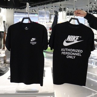 Nike ของแท้ 100% เสื้อยืดแขนสั้น คอกลม พิมพ์ลายโลโก้ตัวอักษร DM6428-010 สําหรับผู้ชาย