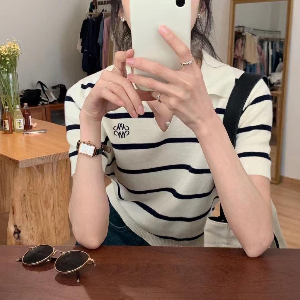 Lune_Grace.18013#เสื้อแขนสั้นคอปกลายทาง ผ้าไหมพรมผ้ายืดได้เยอะ แต่งลายปักที่หน้าอก สไตล์เกาหลี สวยมาก - รูปที่ 4