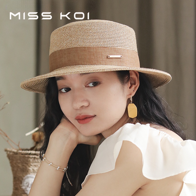 MISSKOI หมวกฟางแบนผู้หญิงฤดูใบไม้ผลิฤดูร้อนสไตล์ญี่ปุ่น All-Match หมวกกันแดดปีกแบนแฟชั่นวันหยุด Retro หมวกด้านบนขนาดเล็ก