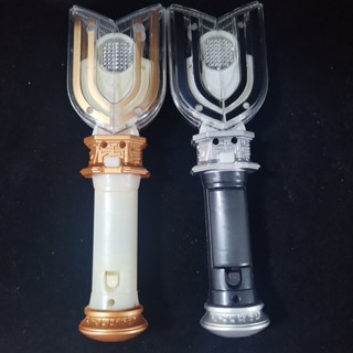 ใหม่ ของแท้ ของเล่นเด็ก โมเดลตุ๊กตา Dega Ultraman Transformer Soundtrack Long Bright Dega Magic Light Stick Summoner POW0 สีขาว 2021