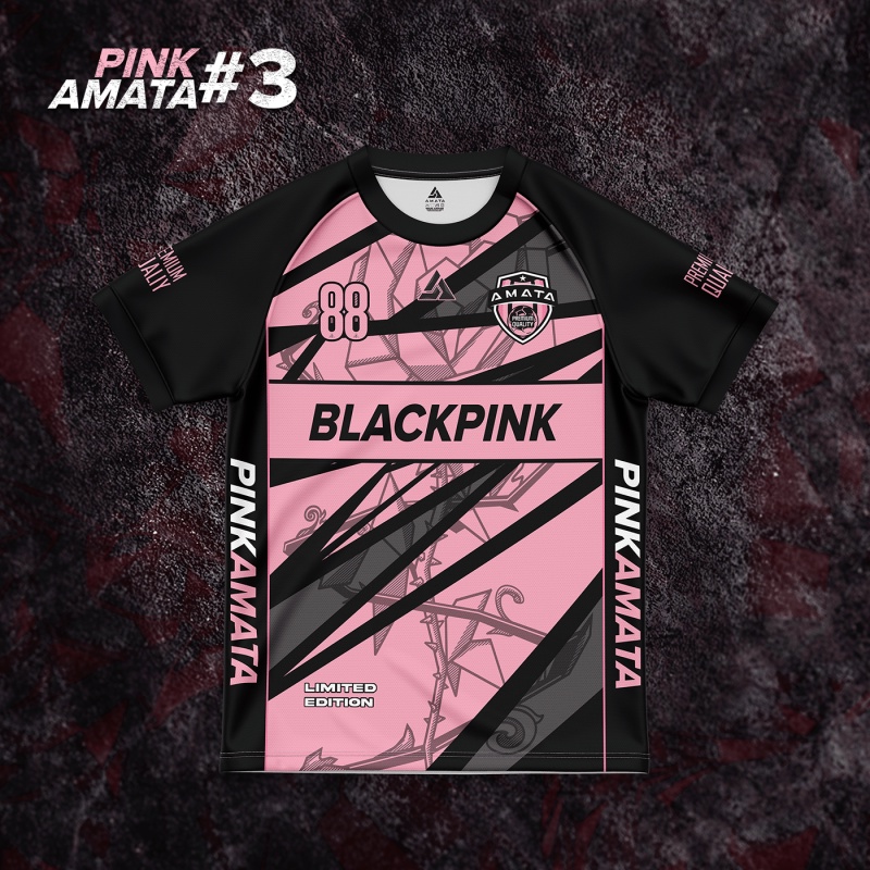 เสื้อกีฬาคอกลม สีดํา และสีชมพู
