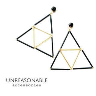 ต่างหูสามเหลี่ยม สีดำทอง ต่างหูคลิป ต่างหูก้านเงินแท้ น้ำหนักเบา Unreasonable Accessories UA0188-01