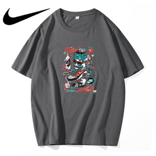 [ขายดี พร้อมส่ง] Nike ของแท้ 100% เสื้อยืดลําลอง แขนสั้น คอกลม พิมพ์ลายการ์ตูนบูติก ทรงหลวม ใส่สบาย สําหรับทุกเพศ