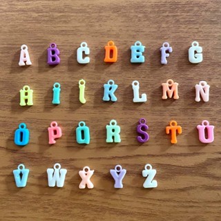 จี้อักษร พลาสติก  Loom bands alphabet beads 100 ชิ้น