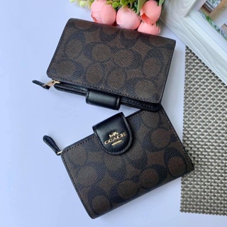 Medium Corner Zip Wallet C0082 กระเป๋าสตางค์สุภาพสตรี แท้ COAC H ที่ใส่บัตรเหรียญหัวเข็มขัดแบบสแนป ช่องใส่การ์ดหลายช่อง