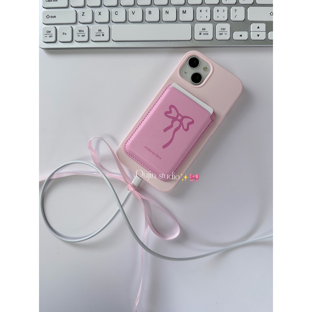 Ins บล็อกเกอร์สไตล์เดียวกันซิลิโคนเหลว Cherry Blossom Powder Magnetic Bow ผู้ถือบัตรสาวน่ารักเหมาะสําหรับ 16pro/15/13pro/14promax/11/12/14 เคสโทรศัพท์ป้องกันกรณี