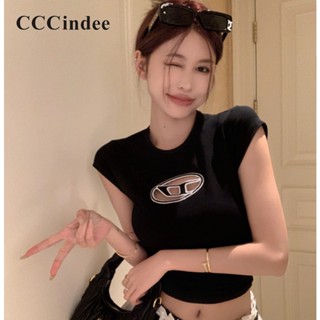 Cccindee เสื้อยืดแขนสั้น เข้ารูป พิมพ์ลายตัวอักษร ฉลุลาย เซ็กซี่ แฟชั่นสําหรับผู้หญิง 2023