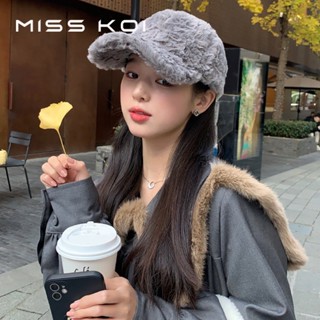 Misskoi [พร้อมส่ง] หมวกเบสบอลลําลอง ขนกระต่ายเทียม หนา ให้ความอบอุ่น เข้ากับทุกการแต่งกาย แฟชั่นฤดูหนาว สไตล์เกาหลี สําหรับผู้หญิง