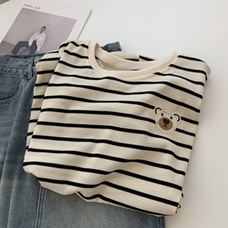 เสื้อยืดแขนสั้นตัวใหม่สําหรับผู้หญิง ปักลายหมีแพทช์หลวมเสื้อยืดย้อนยุคด้านบนสําหรับผู้หญิง