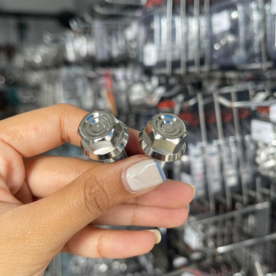 น็อตตัวผู้ยึดโช้ค W125อามปลาวาฬ/อามเนียม 1ชุดได้2ตัว (หัวจี้ลายเหลี่ยม) // NB_Motor