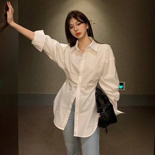 เสื้อเชิ้ตแขนยาว เอวแคบ ทรงหลวม สีขาว แฟชั่นฤดูใบไม้ผลิ สําหรับผู้หญิง AKMJ