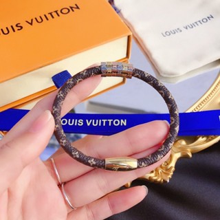 LOUIS VUITTON สร้อยข้อมือ กําไลข้อมือ ลําลอง หลุยส์วิตตอง กําไลข้อมือที่ละเอียดอ่อน กลวง โลโก้ตัวอักษร LV โมโนแกรม ไทเทเนียม โซ่เหล็ก สร้อยข้อมือ